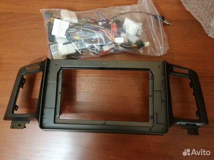 Панель магнитолы RAV4