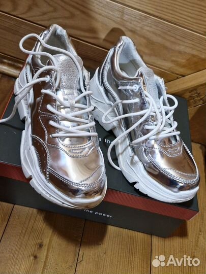 Кроссовки Carnaby женские 37 размер