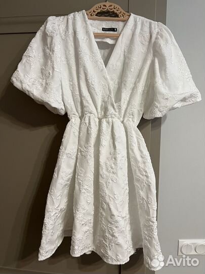 Платье белое праздничное