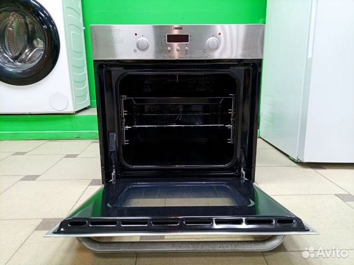 Духовой шкаф бу Zanussi. На гарантии