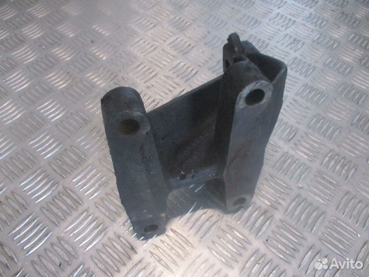 Кронштейн двс передний MAN 81415063166