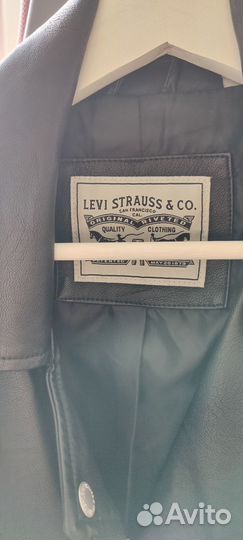 Кожаная женская куртка levis размер М