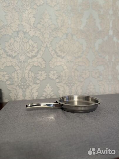 Продаю кастрюли и сковородки zepter