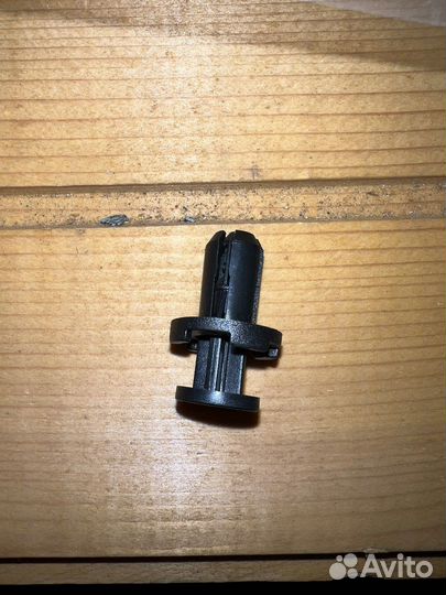 Клипса крепежная фиксатор Mitsubishi MR200300