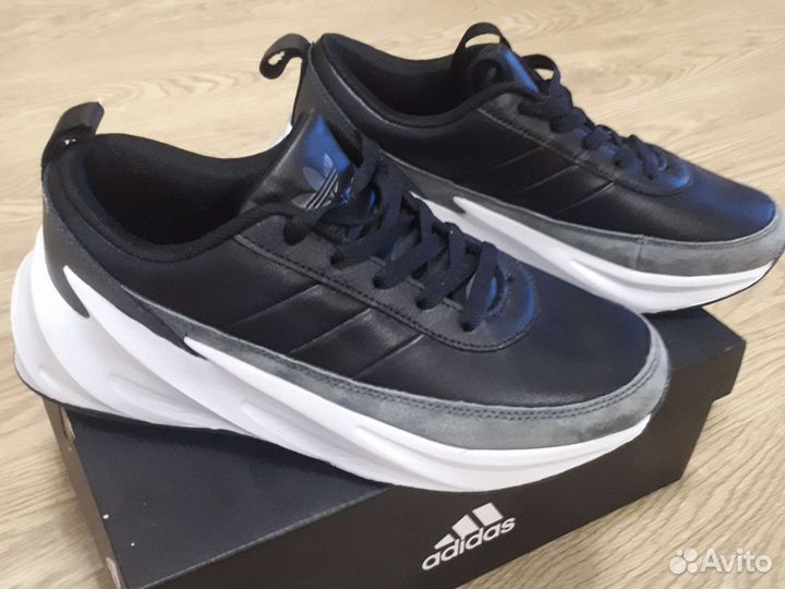 Кроссовки adidas sharks