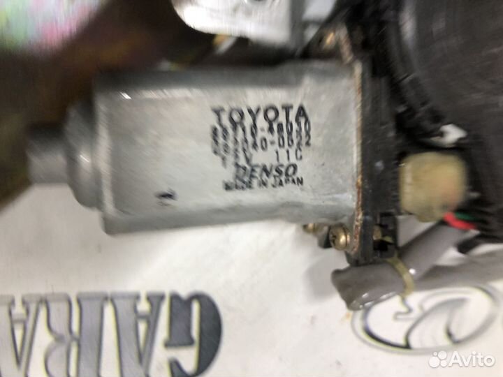 Задний левый стеклоподъемник Lexus Rx 300