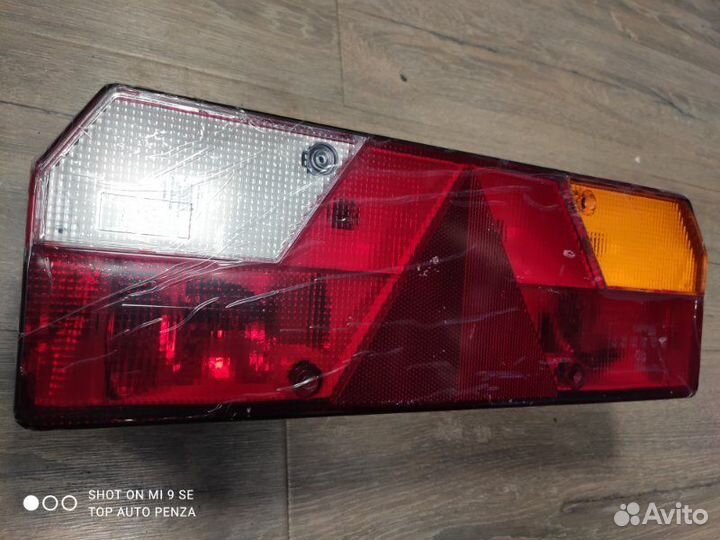 Фонарь задний задний правый Universal
