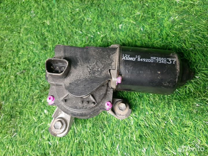 Моторчик стеклоочистителя на Mitsubishi Pajero 3