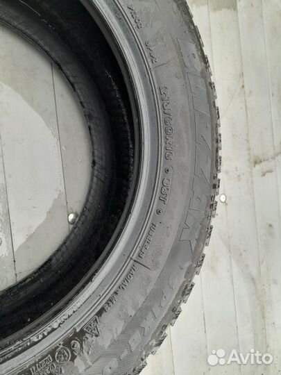 Bridgestone Blizzak Spike-02 215/60 R16