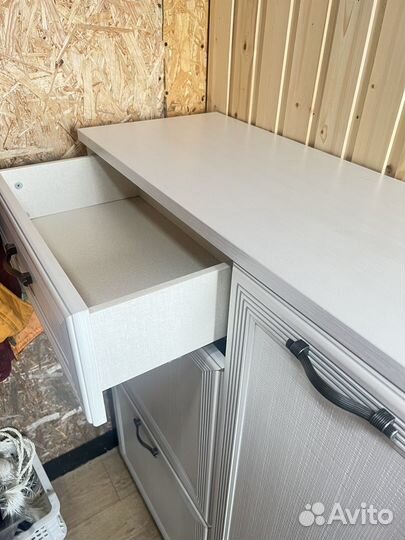 Обувница белая