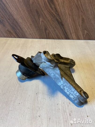 Кронштейн кпп левый Nissan Qashqai J10