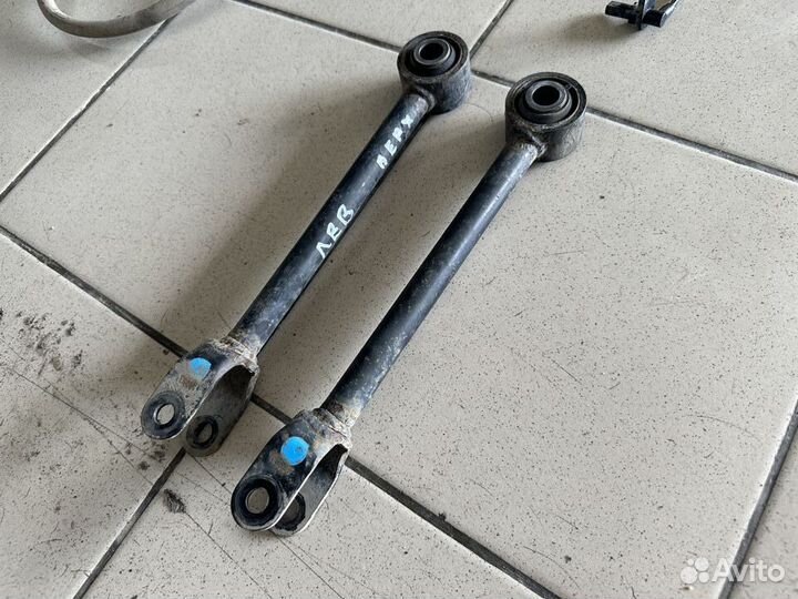 Рычаг подвески верхний правый/левый Infiniti qx70