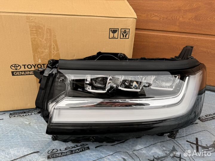 Фара левая Toyota Land Cruiser 300 2021-2024 LED