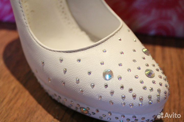 Белые туфли