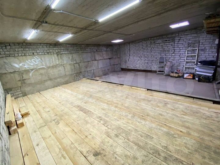 Гараж, > 30 м²