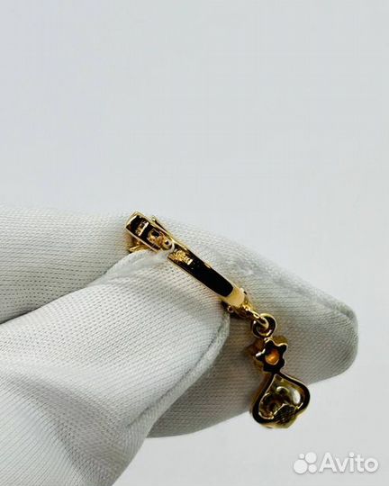 Золотые серьги с камнем