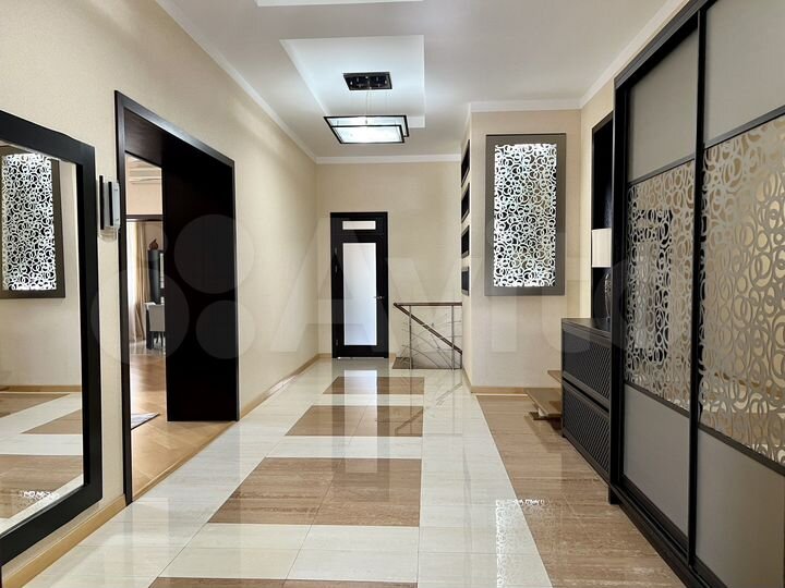 Дом 411,5 м² на участке 25 сот.