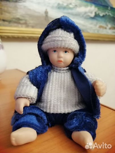 Кукла фарфоровая