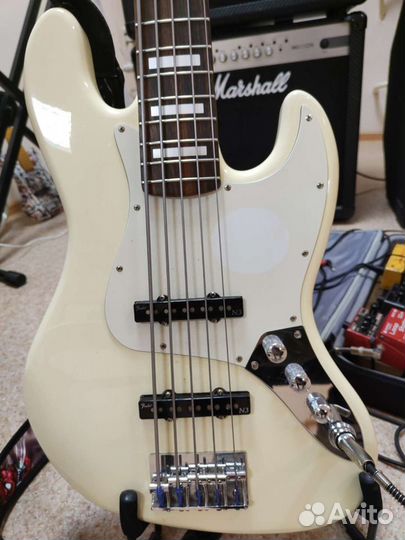 Fender Squier jazz bass V
