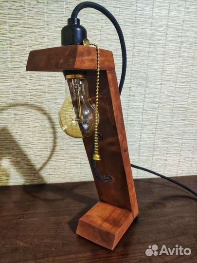 Настольная лампа