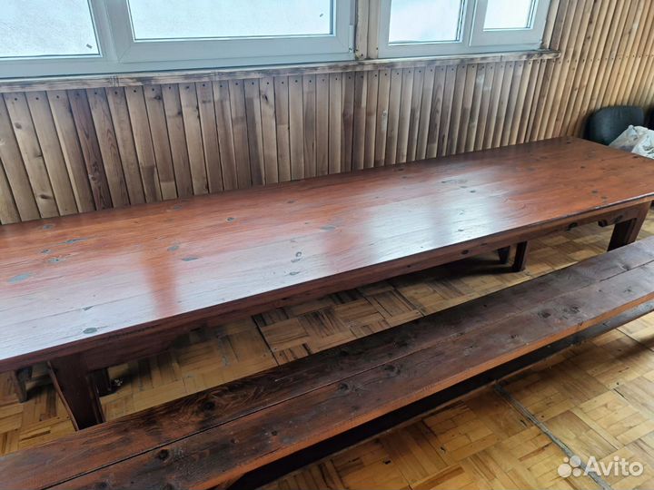 Деревянный стол