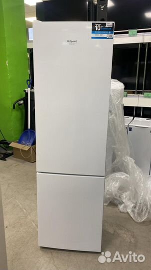 Холодильник Hotpoint-Ariston HS 3200W