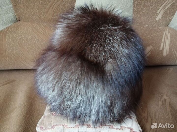 Женские меховые шапки