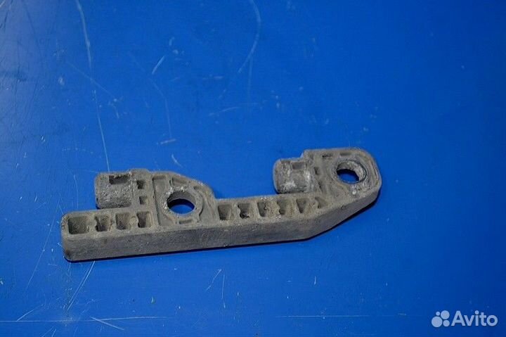 Кронштейн крепления фары, правой mercedes-benz Act