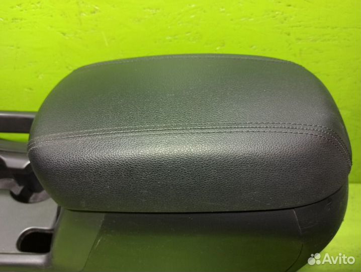 Центральная консоль с подлокотником Kia Sportage 3