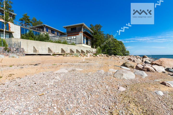 Коттедж 1520 м² на участке 25 сот.