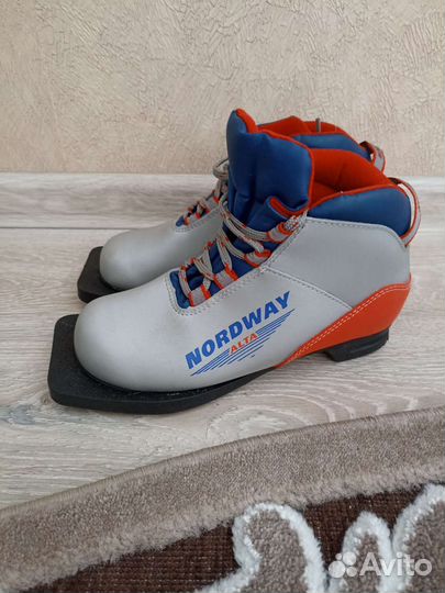 Лыжные ботинки