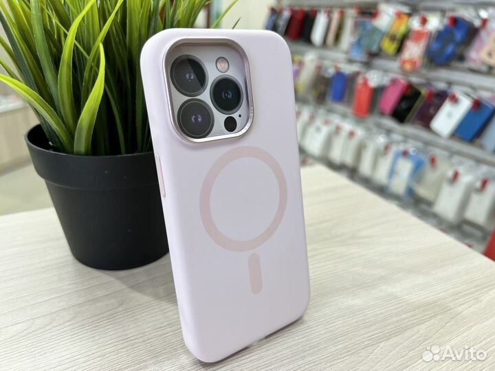 Чехол на iPhone 15 Pro с MagSafe