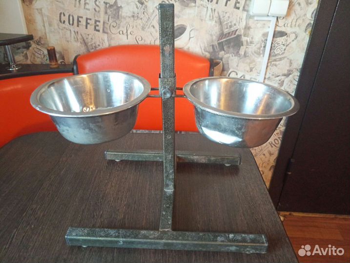 Подставка для кормления собак