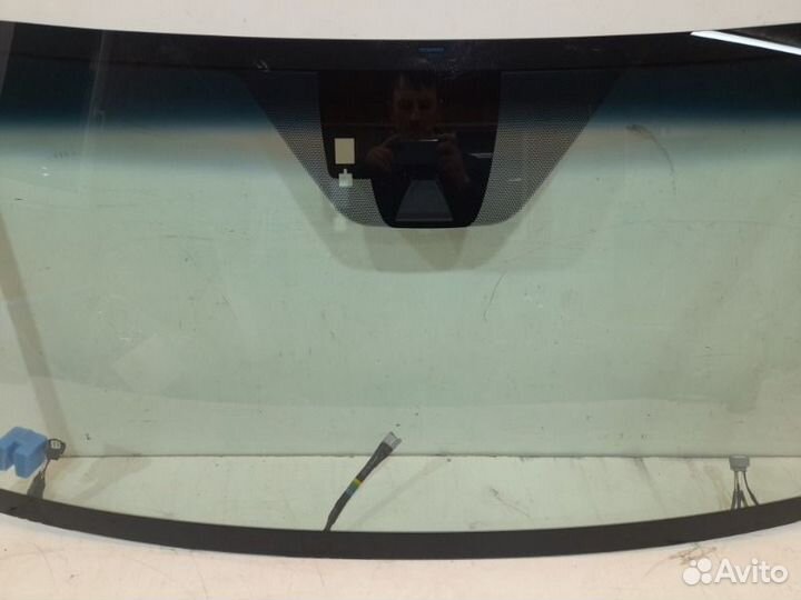 Стекло лобовое переднее Toyota Land Cruiser 200