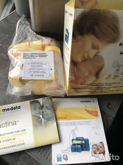 Молокоотсос Medela. Накладки на грудь в подарок