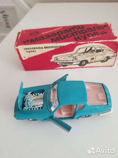 Машинка моделька мазерати