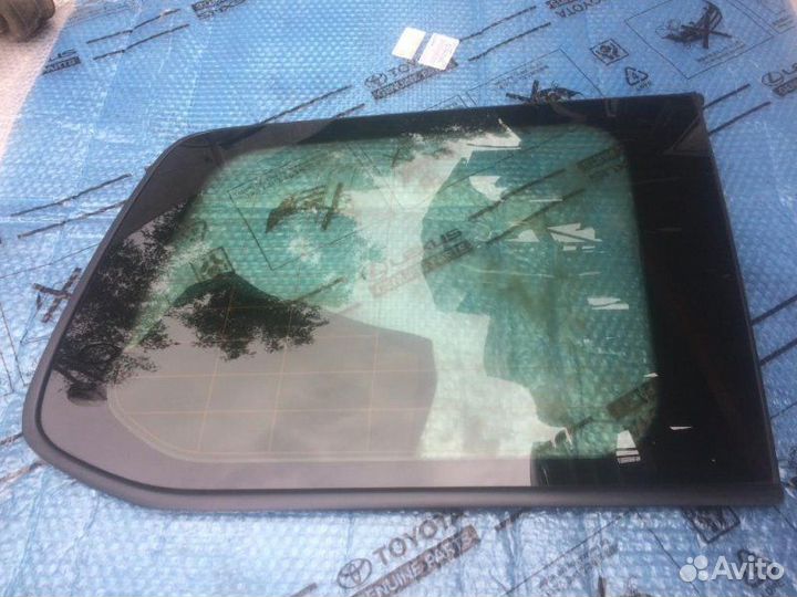 Стекло кузовное глухое правое Toyota Land Cruiser