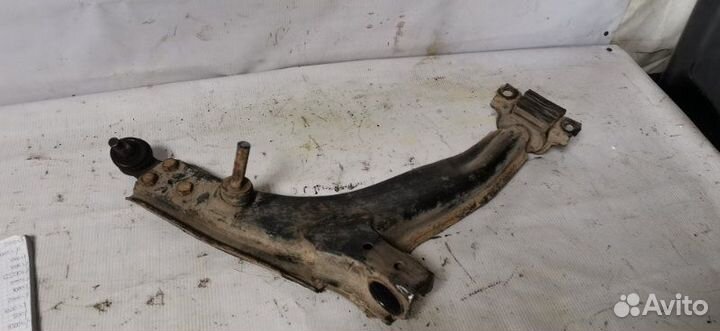 Рычаг подвески передний правый Дэу Нексия седан 1