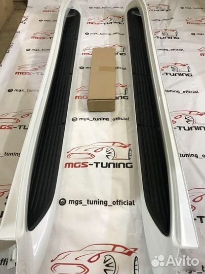 Пороги на Toyota Land Cruiser 200 подсветка перлам