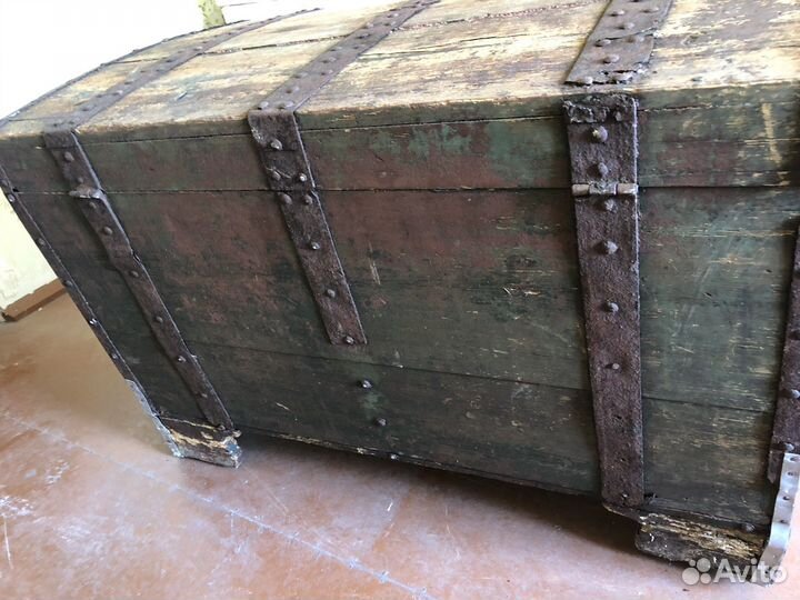 Сундук старинный