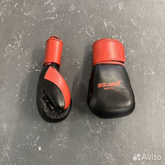 Боксерские перчатки