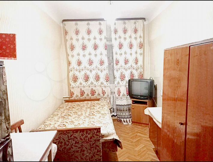 Комната 15 м² в 4-к., 1/3 эт.