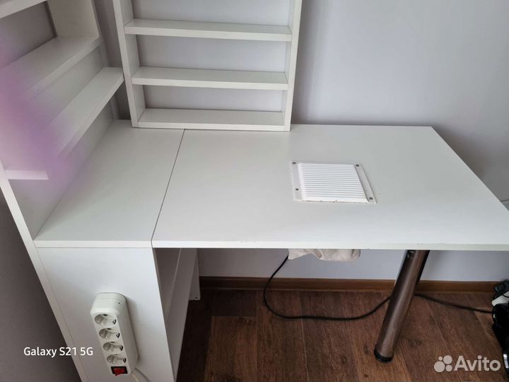 Столик для маникюра