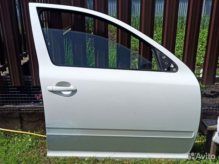 Дверь передняя правая skoda octavia a5