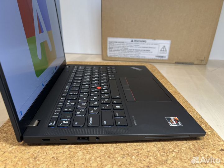 ThinkPad X13 Gen 4 AMD Ryzen 7 PRO 7840U 32/1TB