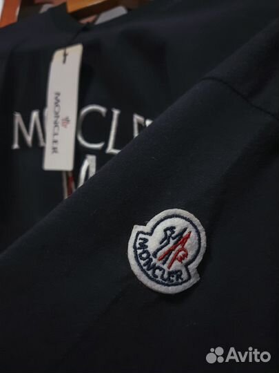 Футболка Moncler: все для вашего комфорта