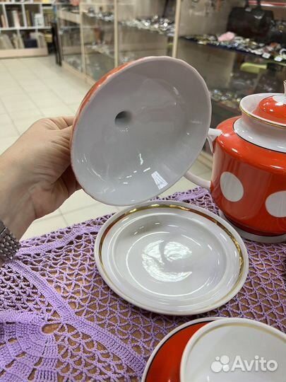 Сервиз чайный в горошек