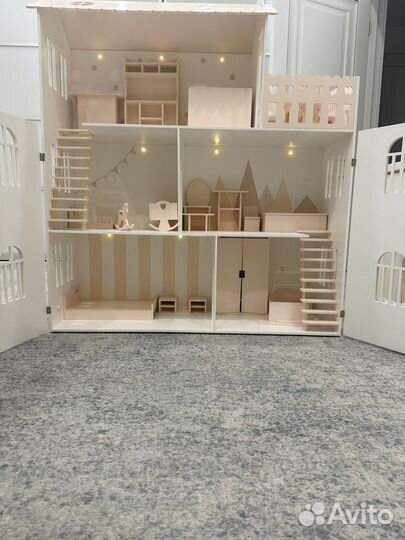 Кукольный домик с мебелью деревянный