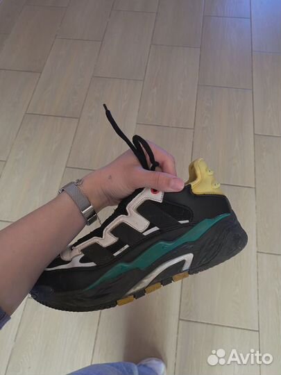 Кроссовки женские 36 размер б/у