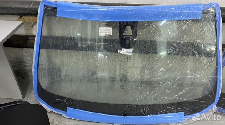 Лобовое стекло на mercedes